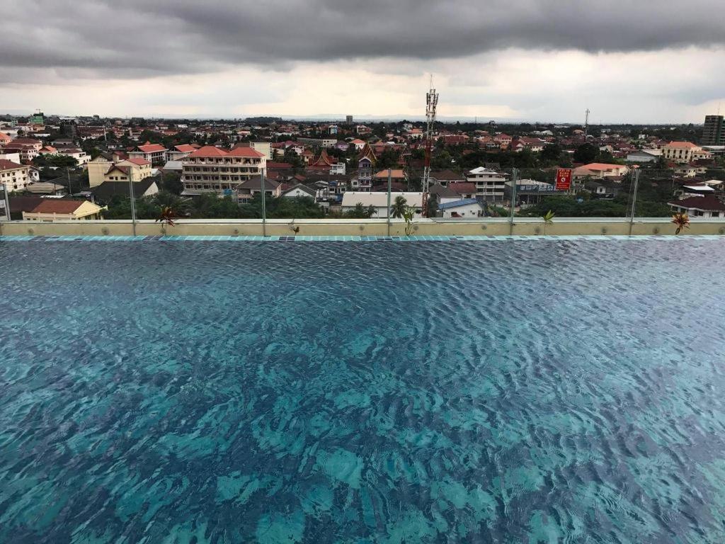 Sky City Hotel Vientiane Bagian luar foto