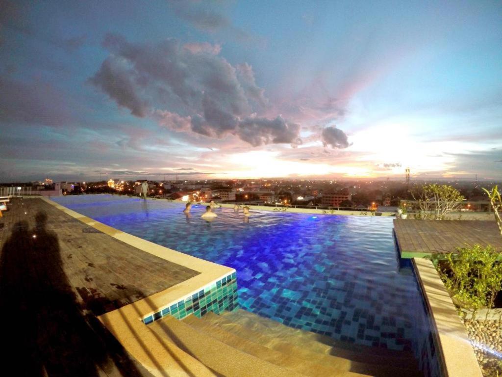Sky City Hotel Vientiane Bagian luar foto
