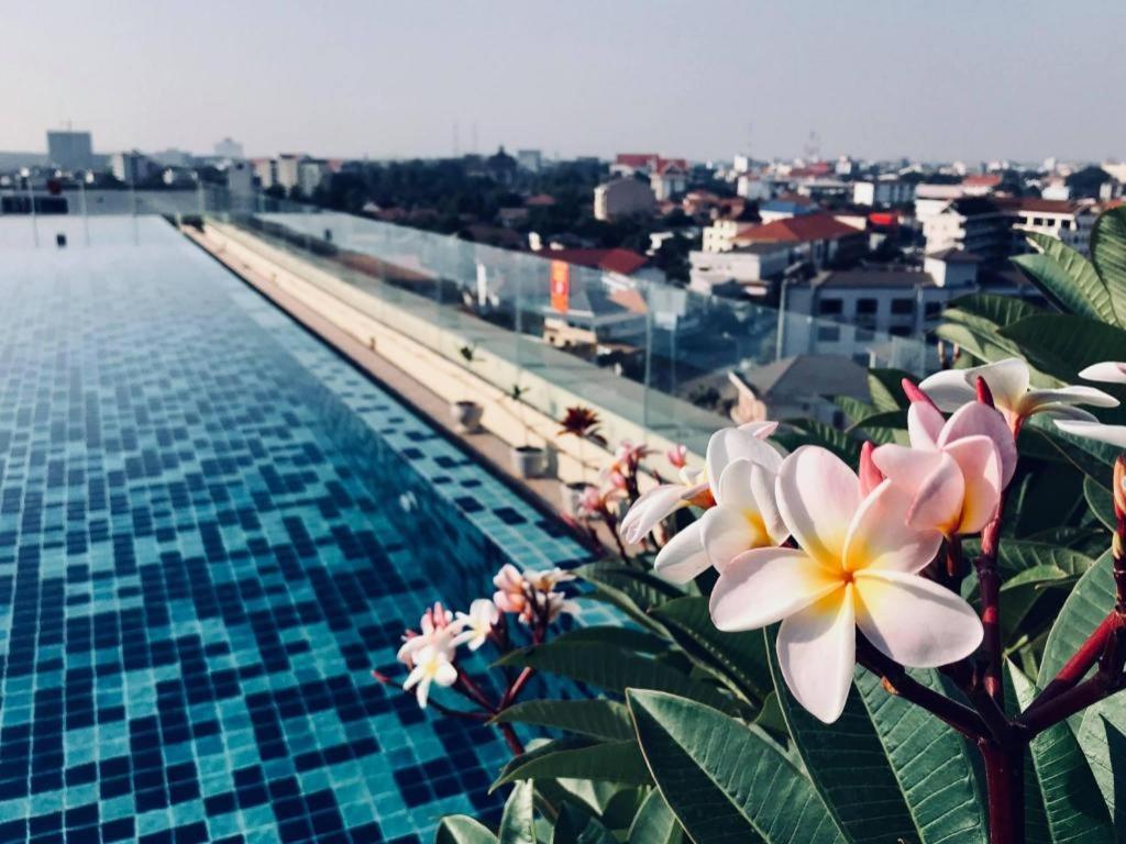 Sky City Hotel Vientiane Bagian luar foto